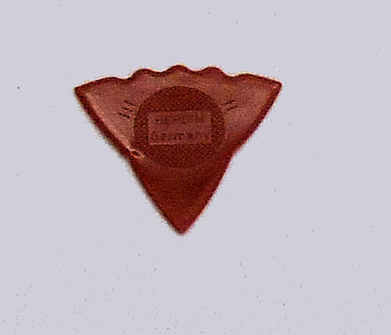 The Herdim Picks - Red, Medium is a guitar pick with a scalloped edge and a central circular textured grip, ideal for dulcimer players seeking precision.